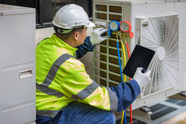 Professional Hvac technician working in Rockland, DE
